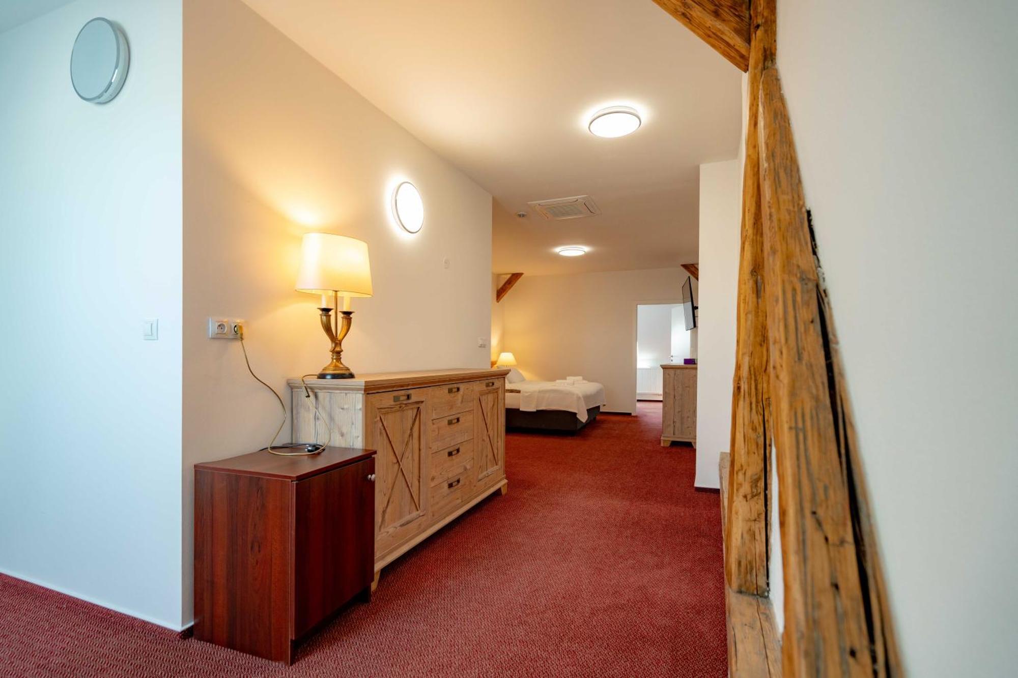 Přeštice Hotel Volf מראה חיצוני תמונה