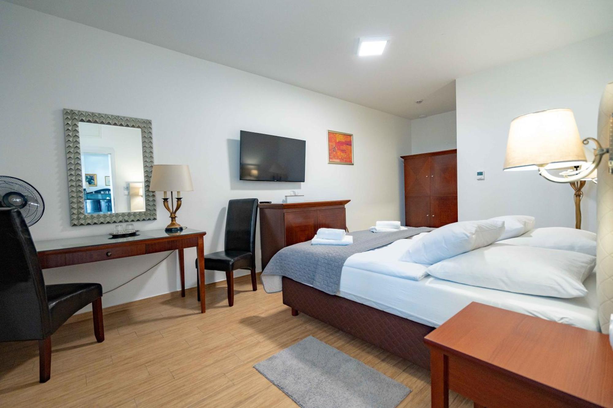 Přeštice Hotel Volf מראה חיצוני תמונה