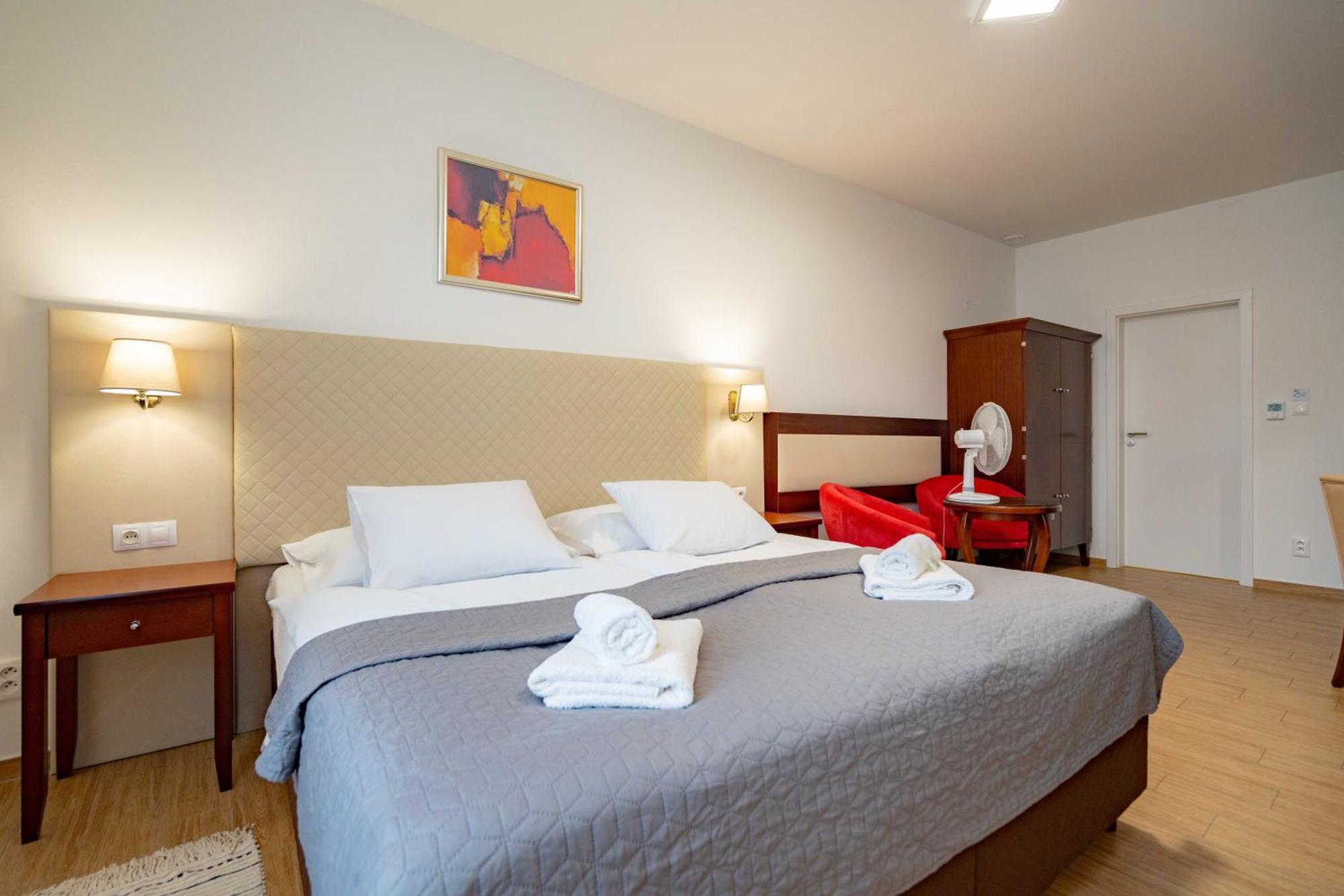 Přeštice Hotel Volf מראה חיצוני תמונה