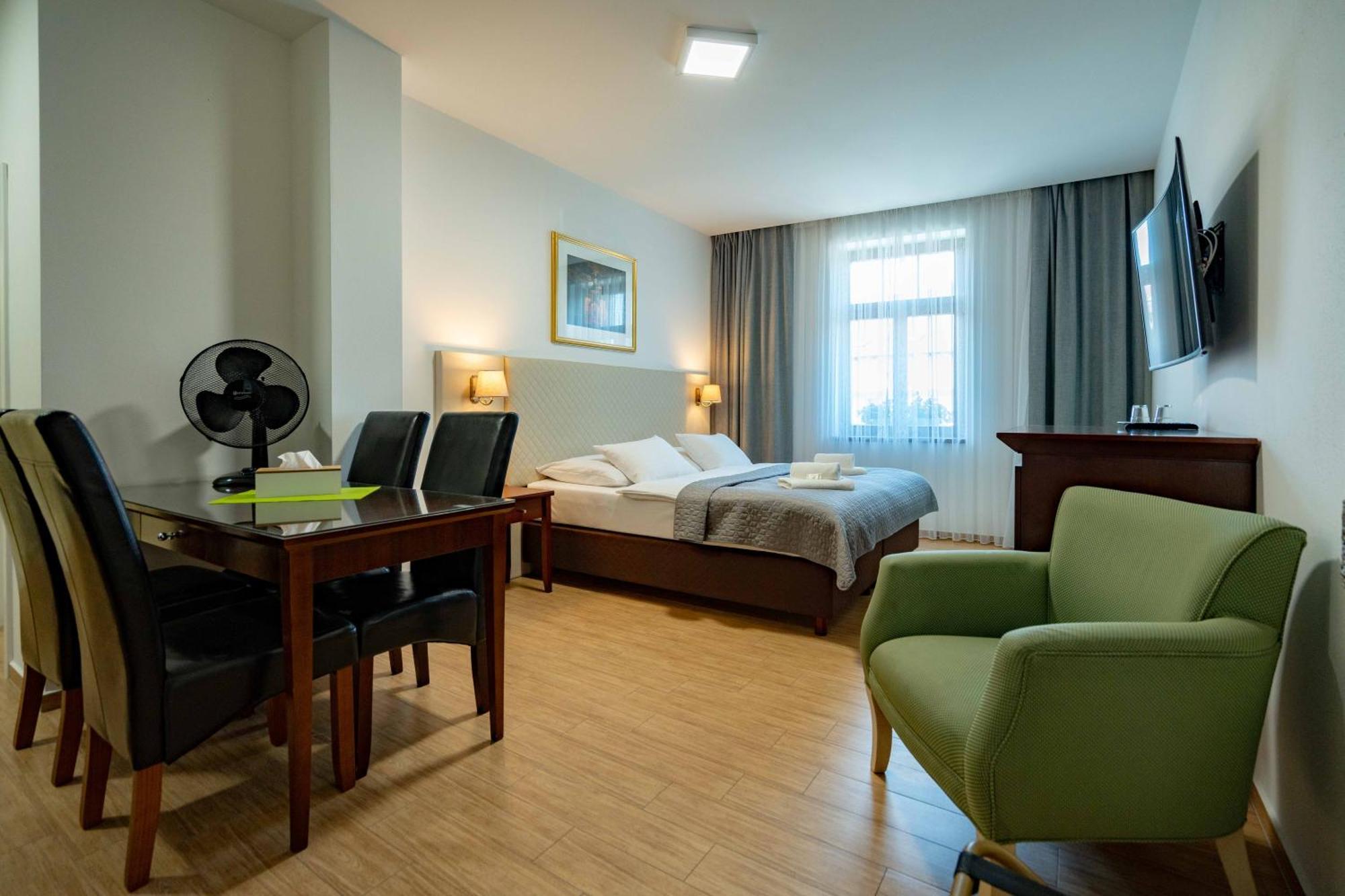 Přeštice Hotel Volf מראה חיצוני תמונה
